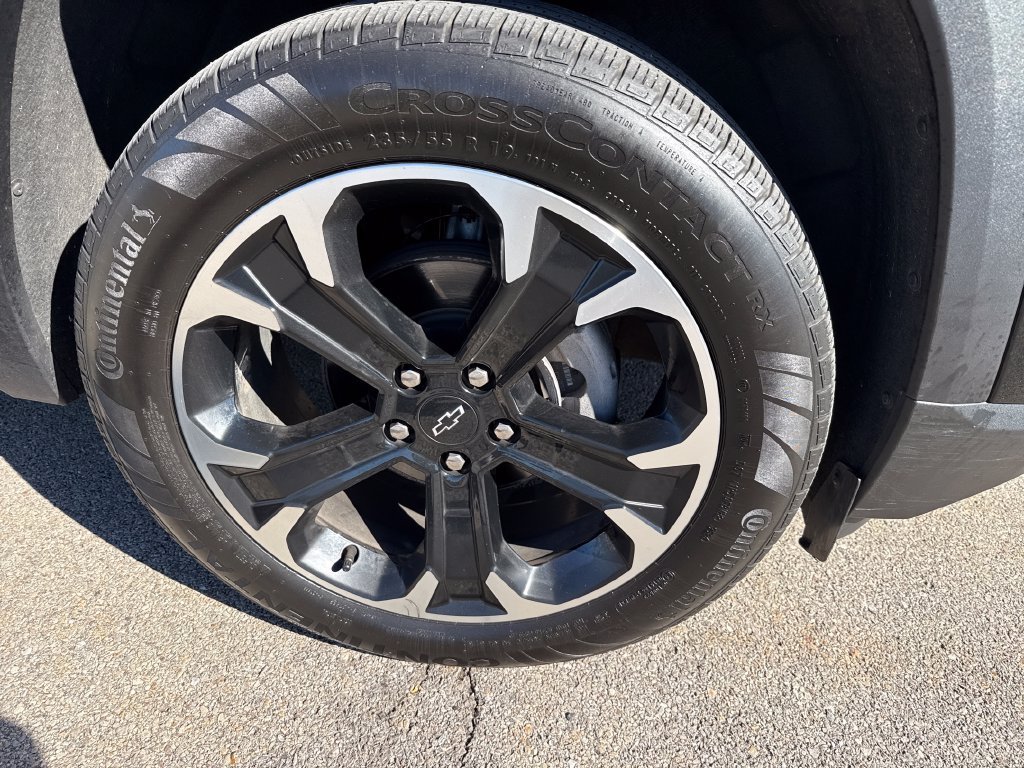 Used 2025 Chevrolet Equinox LT w/ Safety and Technology Package AWD/4WD image 3