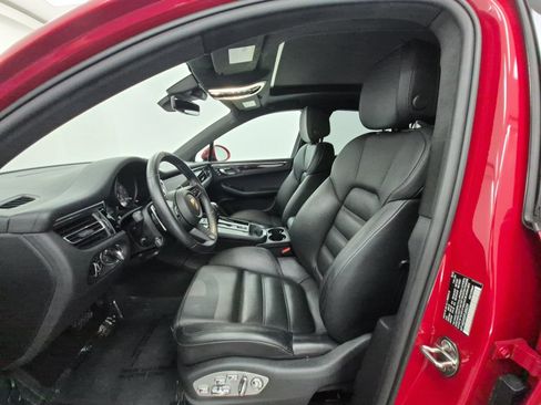 Certified 2023 Porsche Macan S AWD/4WD image 5