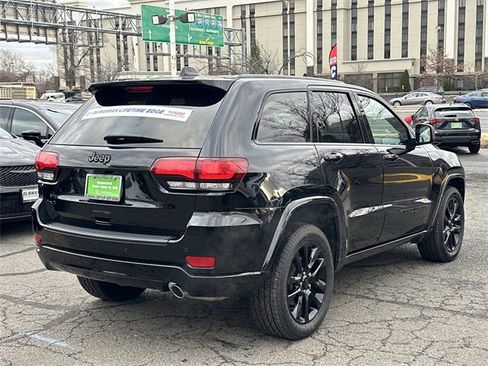 Certified 2022 Jeep Grand Cherokee Laredo X image 2