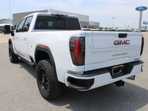 Used 2024 GMC Sierra 2500 AT4 w/ AT4 Premium Plus Package AWD/4WD image 9