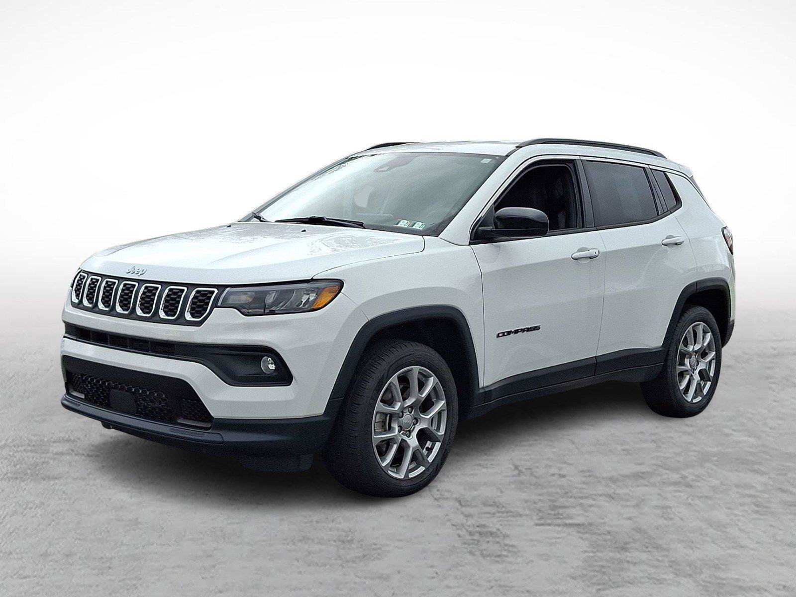 Used 2024 Jeep Compass Latitude AWD/4WD image 3