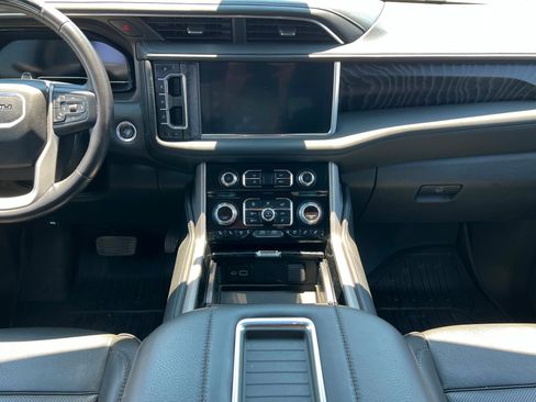 Used 2024 GMC Yukon Denali w/ Advanced Technology Package AWD/4WD image 14
