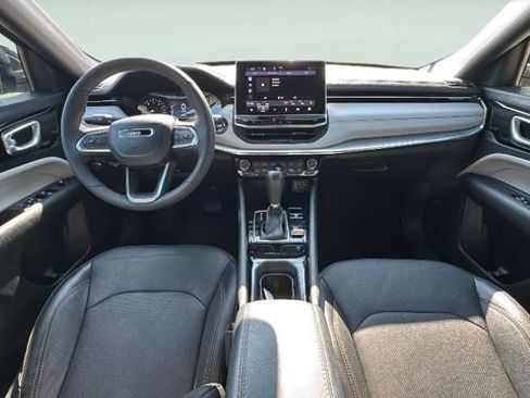 Used 2023 Jeep Compass Limited AWD/4WD image 12