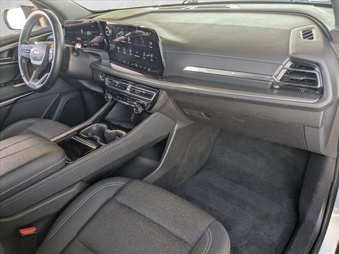 Used 2024 Chevrolet Traverse LT image 23