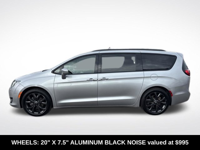 Used 2018 Chrysler Pacifica Touring-L w/ Premium Audio Group FWD image 4