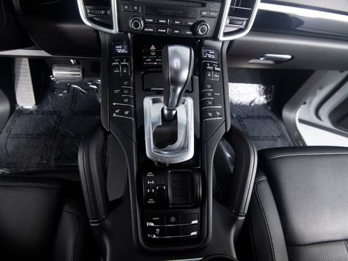 Certified 2017 Porsche Cayenne AWD/4WD image 30