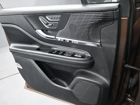 Used 2022 Lincoln Corsair AWD w/ Equipment Group 101A image 22