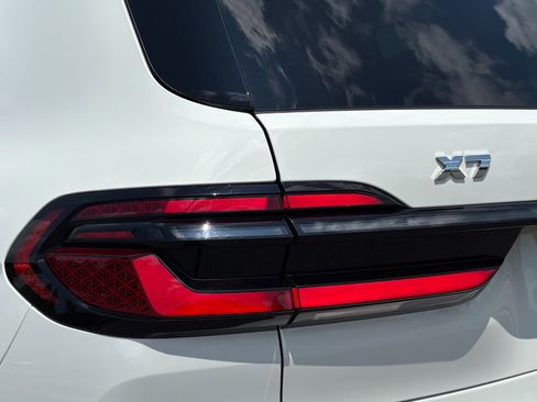 Used 2025 BMW X7 M60i w/ Climate Comfort Package AWD/4WD image 59