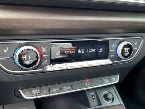 Used 2025 Audi Q5 2.0T Premium image 29