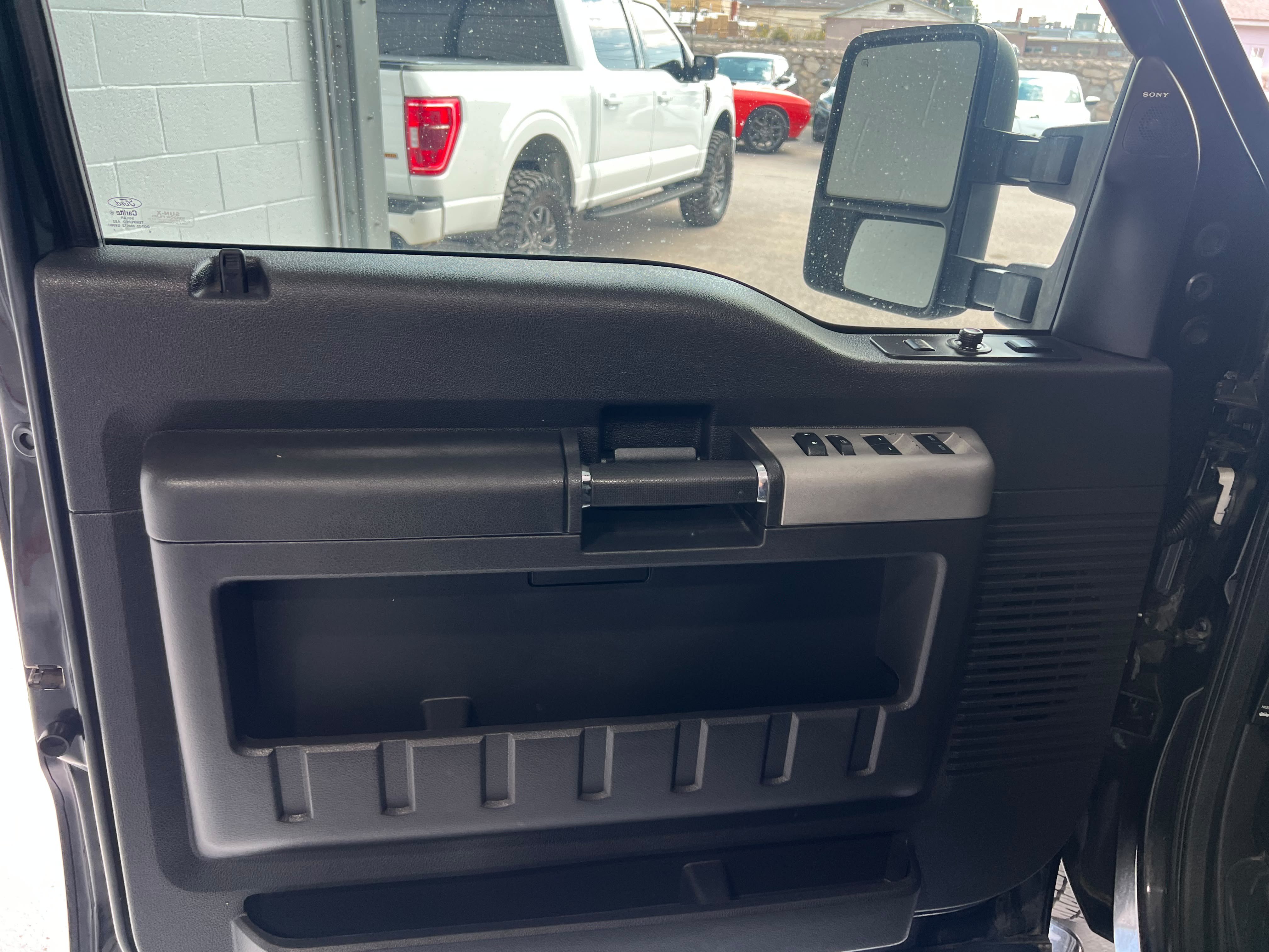 Used 2015 Ford F250 Lariat w/ Lariat Interior Package AWD/4WD image 10