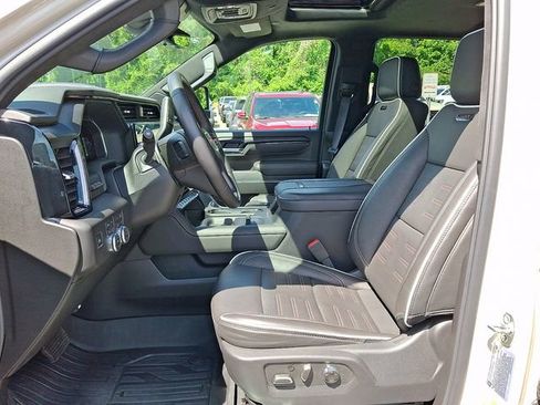 Used 2026 GMC Sierra 2500 AT4X AWD/4WD image 10