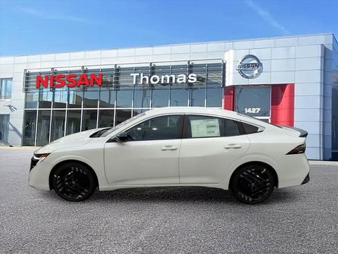 Certified 2026 Nissan Sentra SR w/ Floor Mat Package FWD image 6