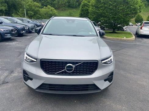 Used 2023 Volvo XC40 B5 Plus w/ Climate Package AWD/4WD image 2
