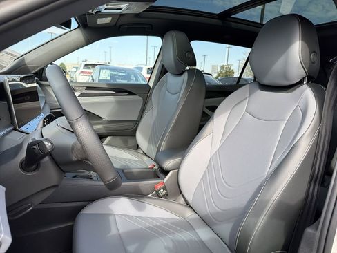 New 2026 Volkswagen Tiguan SE R-Line FWD image 12