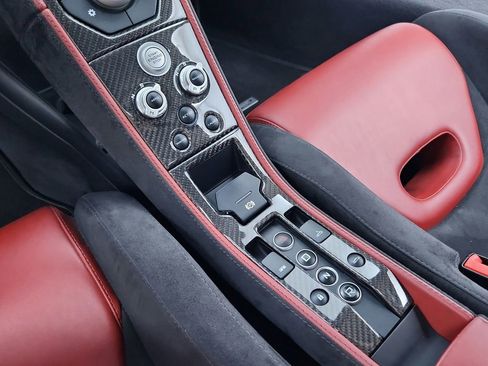 Used 2015 McLaren 650S Spider image 26
