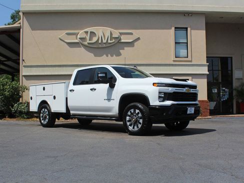 Used 2025 Chevrolet Silverado 2500 Custom w/ Custom Value Package AWD/4WD image 5