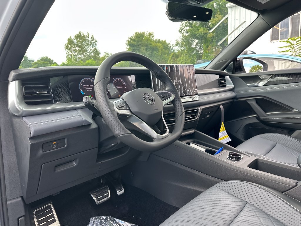 New 2026 Volkswagen Tiguan SE R-Line AWD/4WD image 11