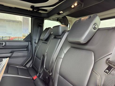 New 2025 Ford Bronco Badlands image 15