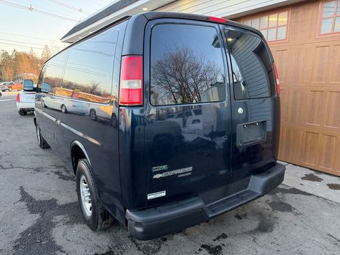 Used 2011 Chevrolet Express 2500 Extended image 5