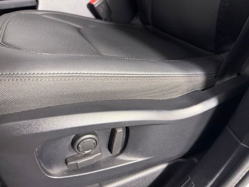 Used 2025 Land Rover Defender 110 S image 23