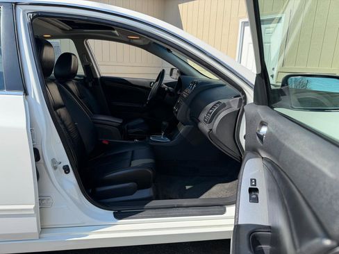 Used 2012 Nissan Altima 2.5 SL w/ 2.5SL Pkg FWD image 3