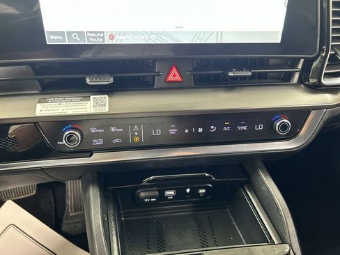 Used 2023 Kia Sportage EX w/ EX Premium Package AWD/4WD image 17