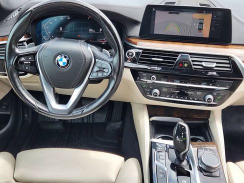 Used 2020 BMW 530i w/ Premium Package RWD image 28