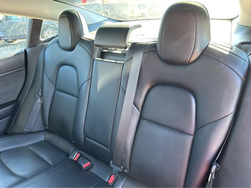 Used 2021 Tesla Model 3 Standard Range Plus image 9