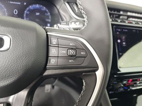 New 2025 Jeep Grand Cherokee 4WD image 17