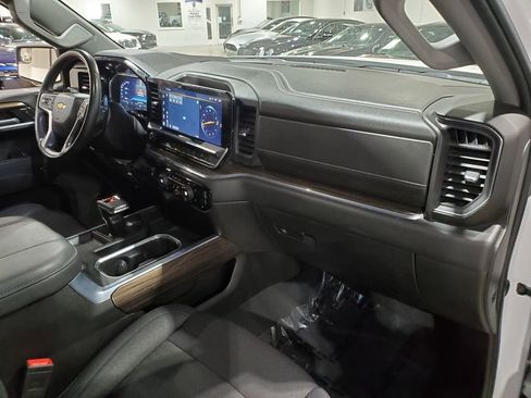 Used 2023 Chevrolet Silverado 1500 LT w/ Z71 Off-Road Package AWD/4WD image 15