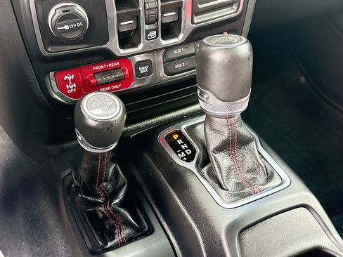 Used 2023 Jeep Wrangler Unlimited Rubicon 4xe AWD/4WD image 18