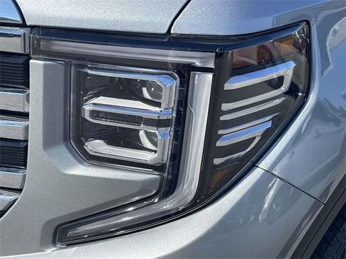 Used 2025 GMC Sierra 1500 SLT image 8