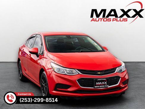 Used 2018 Chevrolet Cruze LS FWD image 1