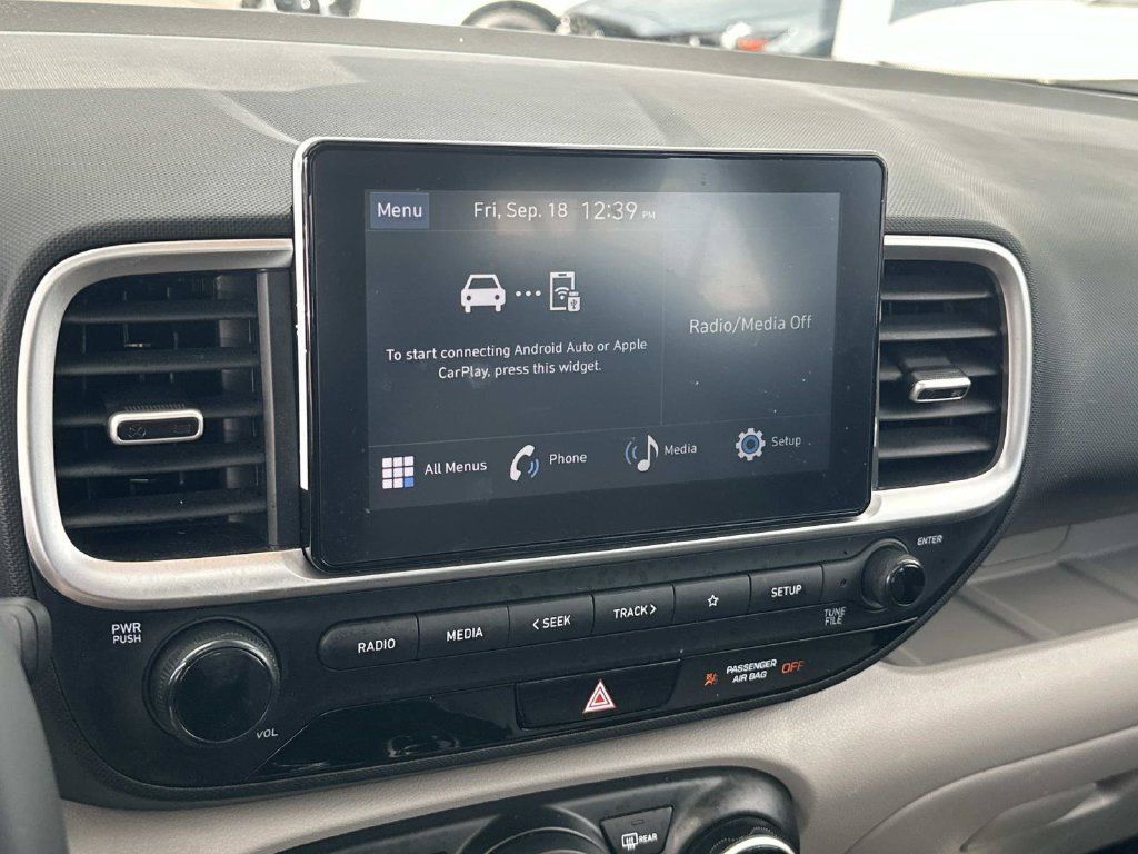 Used 2025 Hyundai Venue SEL FWD image 12