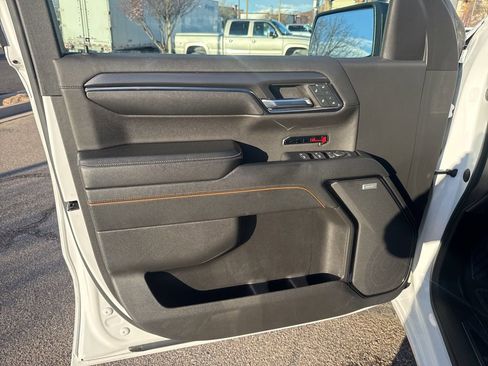 Used 2024 GMC Sierra 1500 AT4 w/ Technology Package image 9