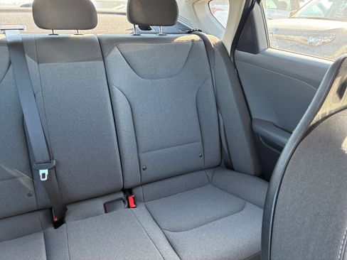 Used 2025 Kia K4 LXS image 36