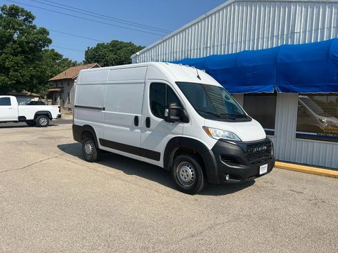 Used 2025 RAM ProMaster 2500 w/ Convenience Group FWD image 28