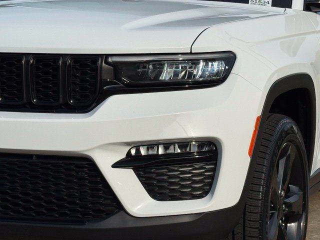 Used 2023 Jeep Grand Cherokee Limited w/ Black Appearance Package RWD image 11