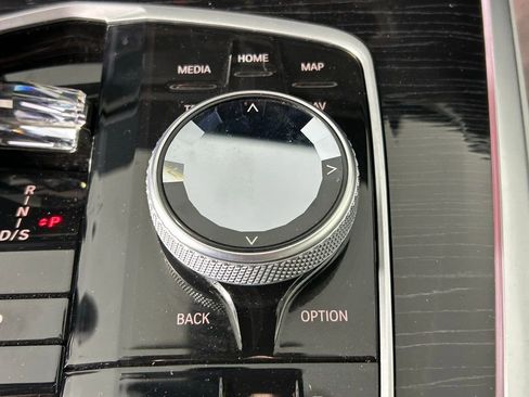 Used 2023 BMW X7 xDrive40i w/ M Sport Package AWD/4WD image 26