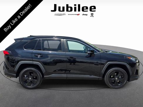 Used 2021 Toyota RAV4 XLE w/ Convenience Package FWD image 34