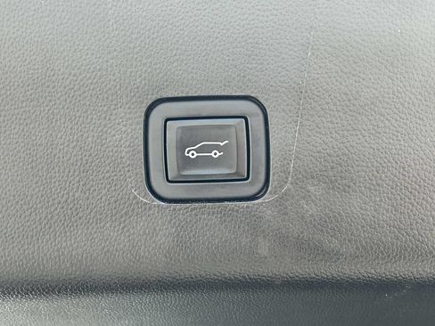 Used 2023 Chevrolet Traverse RS AWD/4WD image 12
