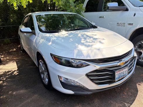 Used 2020 Chevrolet Malibu LT FWD image 2