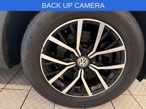 Used 2021 Volkswagen Tiguan SE w/ Panoramic Sunroof Package image 8