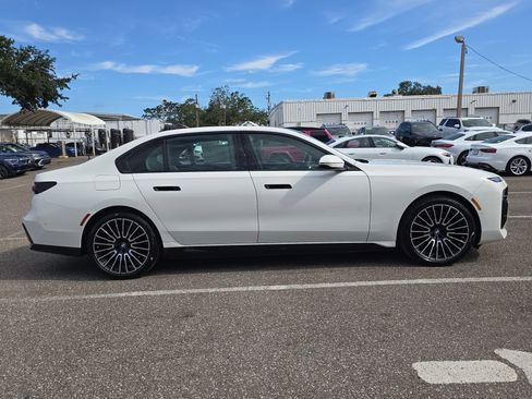 New 2026 BMW 750e xDrive image 4