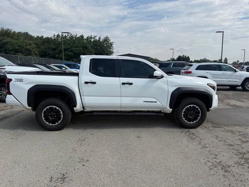 Used 2024 Toyota Tacoma TRD Off-Road AWD/4WD image 6