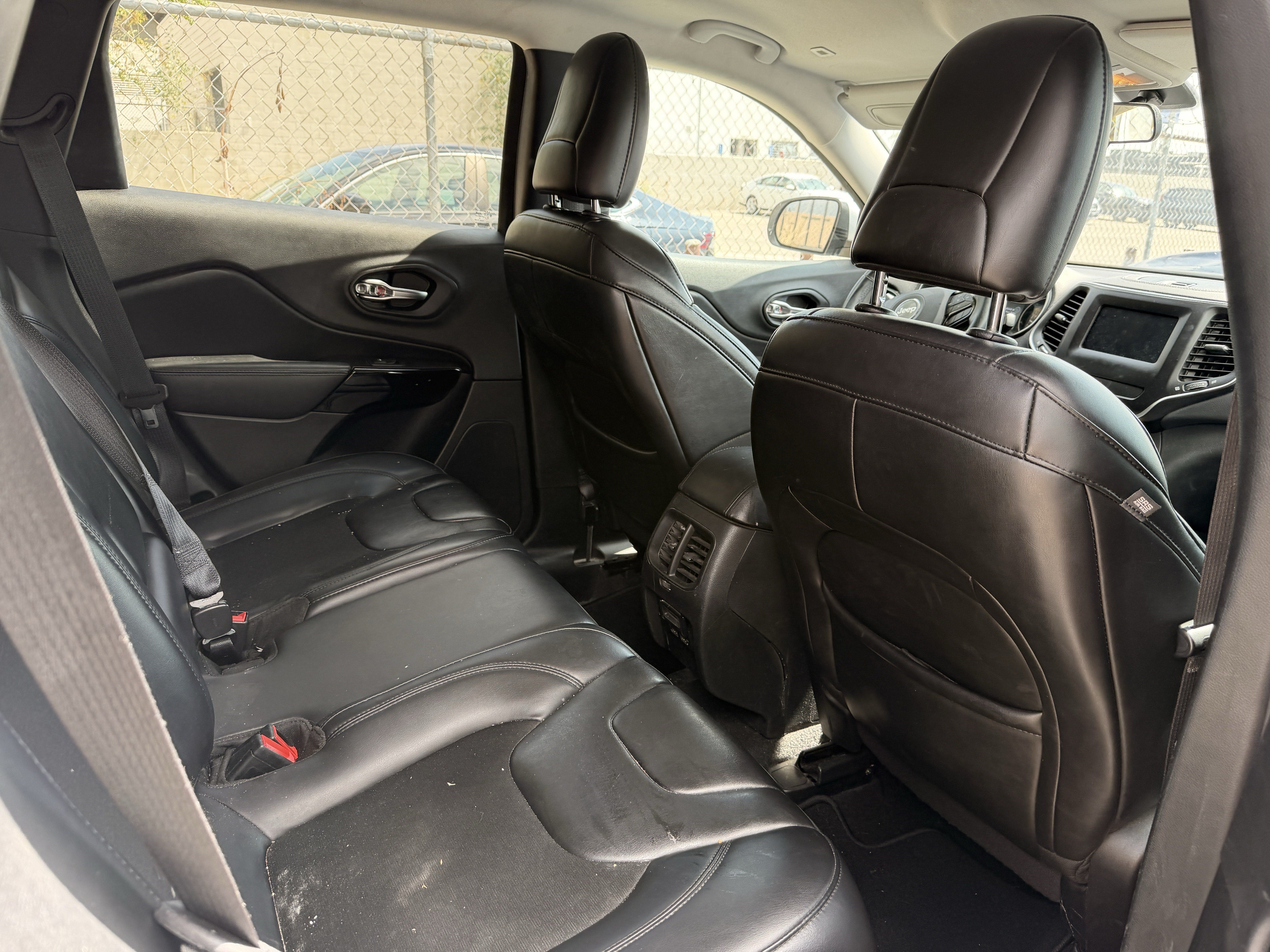 Used 2019 Jeep Cherokee Latitude Plus FWD image 4