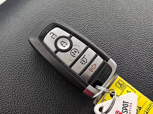 Used 2024 Ford Expedition XLT RWD image 21