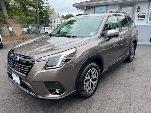 Used 2023 Subaru Forester Premium AWD/4WD image 3