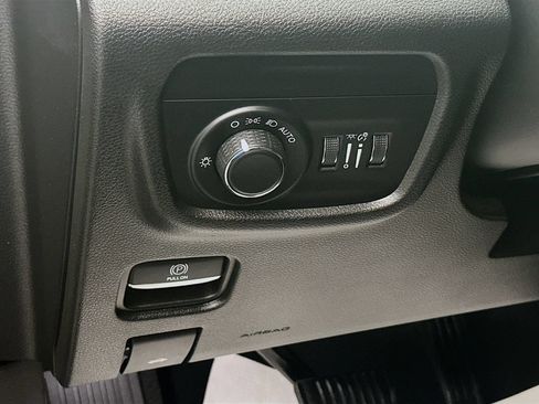 Used 2023 Jeep Grand Cherokee L Laredo AWD/4WD image 10