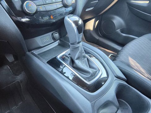 Used 2018 Nissan Rogue SV AWD/4WD image 20